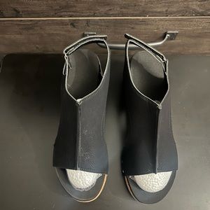 Brand new women’s sandals.
